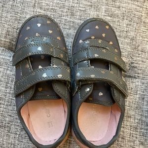 Toddler - Size 11 Carter shoes.